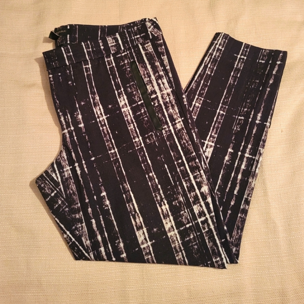 Banana Republic Sloan Pants w/ Black/Cream Abstract Pattern
